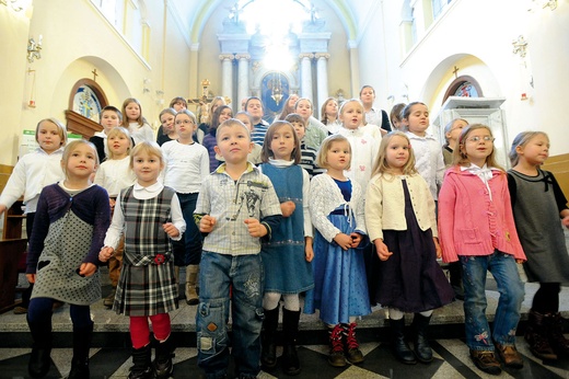 Schola dziecięca z parafii św. Rocha w Jazgarzewie