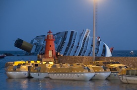 Costa Concordia tuż po katastrofie