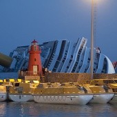 Costa Concordia tuż po katastrofie