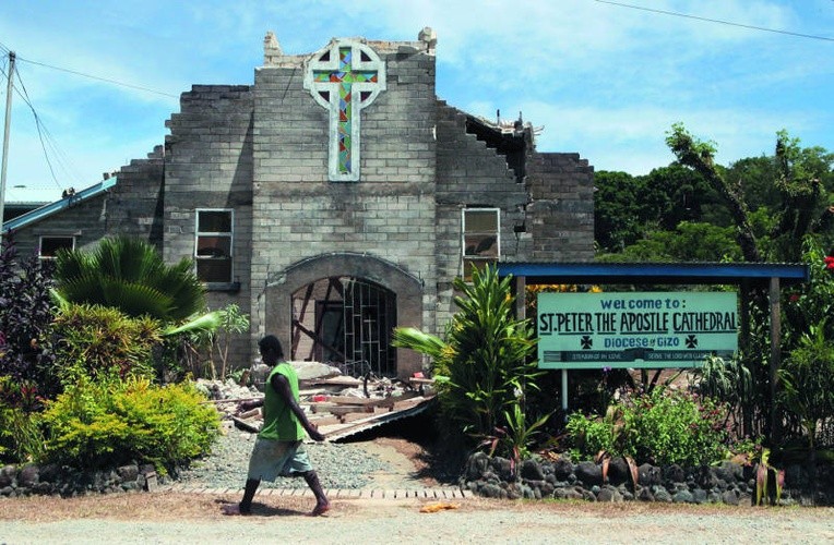 Zniszczony przez tsunami kościół w Gizo