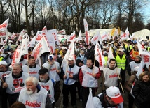 10 tys. osób demonstruje przed Sejmem