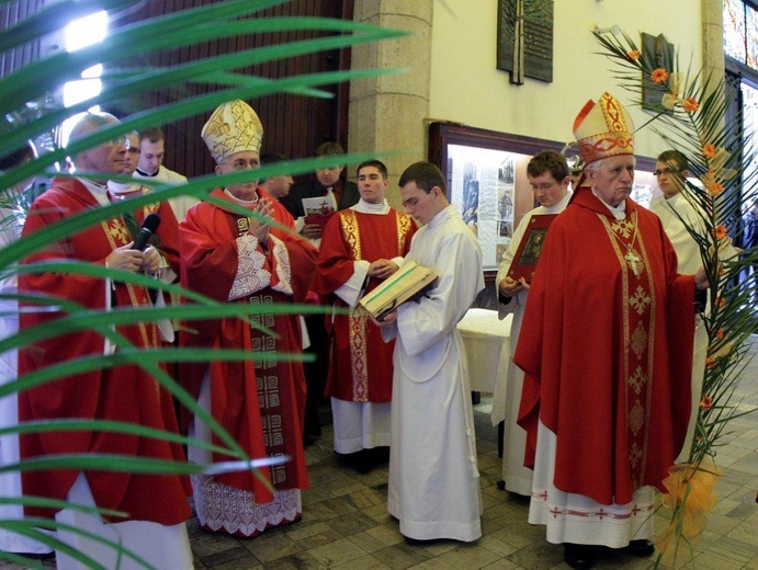 Spotkanie młodych w katowickiej katedrze