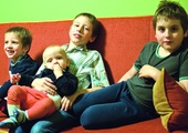 Szczęśliwa rodzinka – od prawej Józio, Jaś, Ela i Kuba