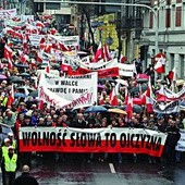 Protestujący przemaszero-wali przez samo centrum Katowic  – od katedry do pomnika Powstańców Śląskich