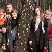 Rafał Blazy z żoną Anną i dziećmi: Julią, Martą i Kubą