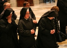 Biskupi liczą na dialog z siostrami