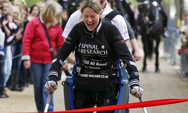 Pokonała maraton na... bionicznych protezach