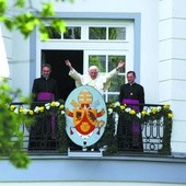 Ciepły, uśmiechnięty, serdeczny - Nuncjatura Apostolska