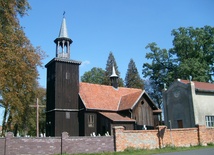 Żołędowo: Górale ratują drewniany kościół 