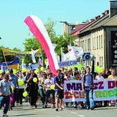  Uczestnicy marszu śpiewali, słuchali konferencji i przypominali: Rodzina jest najlepszą receptą na kryzys