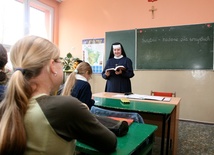 Religia w szkołach w oczy kole