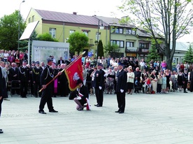  Przekazanie nowego sztandaru jednostce w Łagowie 