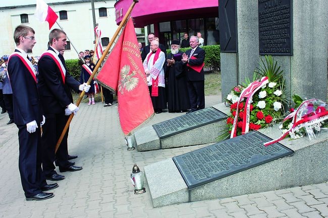 Organizatorami obchodów rozpoczętych  30 maja  przy  pomniku „Olimpu”  były Rodzina Rodła we Wrocławiu  oraz wrocławskie Stowarzyszenie Oświaty i Wychowania 