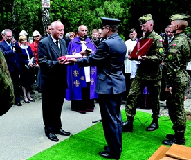  Marszałka pochowano z honorami na cmentarzu przy  ul. Francuskiej. W imieniu rodziny sztandar odebrał jego wnuk Konstanty Wolny