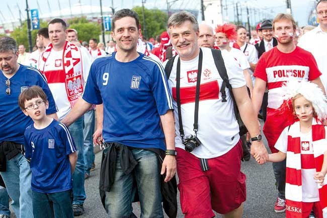  Wracaliśmy ramię w ramię z kibicami Grecji. Pół godziny spaceru z Narodowego ostudziło emocje, a niektórzy nawet zawarli pierwsze przyjaźnie z mieszkańcami Hellady 