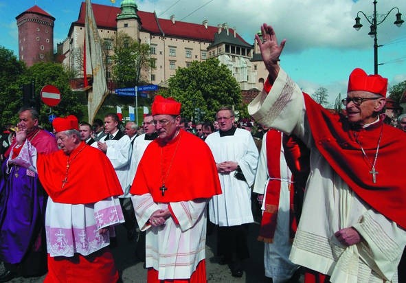 Od lewej: kard. Józef Glemp, kard. Joachim Meisner i kard. Franciszek Macharski