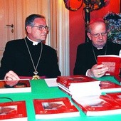 Bp Christo Proikov (z lewej) i abp Stanisław Dziwisz