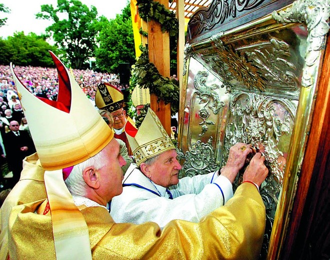 Matka Boża koronowana