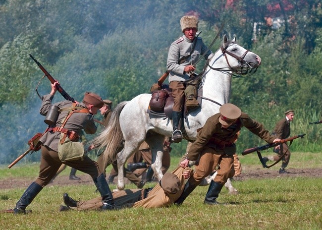 Szarże ułanów, pojedynki na szable, efekty pirotechniczne,  bohaterska śmierć ks. Skorupki – to wszystko będzie  można zobaczyć na historycznych terenach 18. najważniejszej  bitwy w historii świata