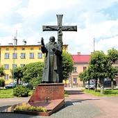  Nowe Miasto nad Pilicą. Tutaj znajdują się Sanktuarium bł. Honorata Koźmińskiego  oraz muzeum z pamiątkami po błogosławionym zakonniku