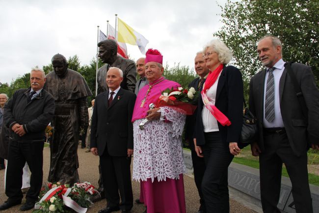 Pomnik już poświęcony