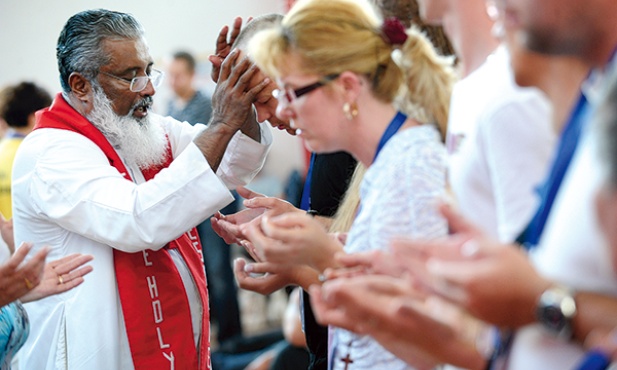 O. James Manjackal jest Hindusem, znanym w świecie rekolekcjonistą charyzmatycznym