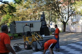 Pomnik kapelana "Solidarności" już stoi