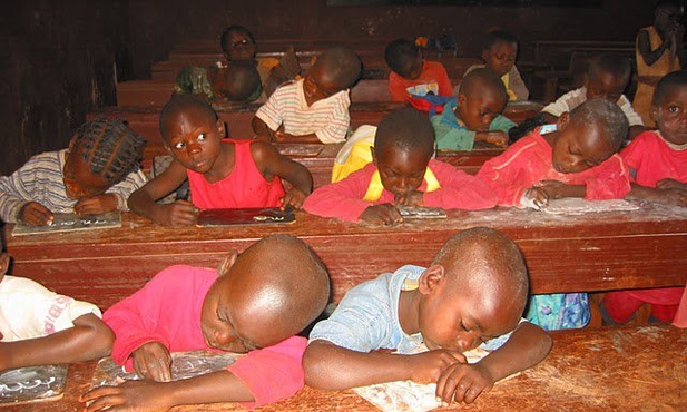 DR Konga: Walczą też kilkuletnie dzieci