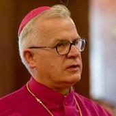 Abp Michalik: Papież od początku budzi sympatię