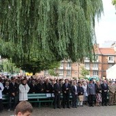 Uroczystości pod Pomnikiem Obrońców Poczty Polskiej w Gdańsku