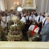 Brochowska bazylika podczas Mszy św.