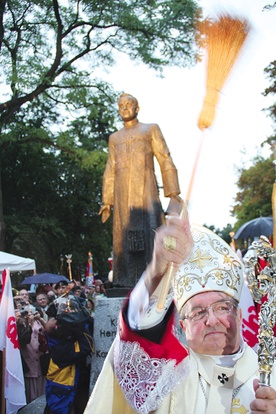 Poświęcenie pomnika  prał. Jankowskiego było okazją do przypomnienia ideałów „Solidarności”