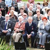 Z każdym rokiem kurczy się liczba byłych więźniów obozu biorących udział w uroczystości. Tym razem przyjechało ich tylko ośmiu