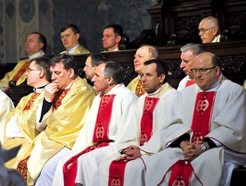  Dziekan koordynuje w ramach dekanatu wspólną działalność duszpasterską, troszczy się o księży chorych i w potrzebie, co roku wizytuje parafie swojego rejonu – czytamy w Kodeksie prawa kanonicznego 