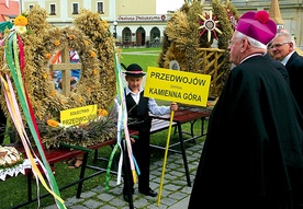  Po Eucharystii wybierano najpiękniejsze wieńce dożynkowe