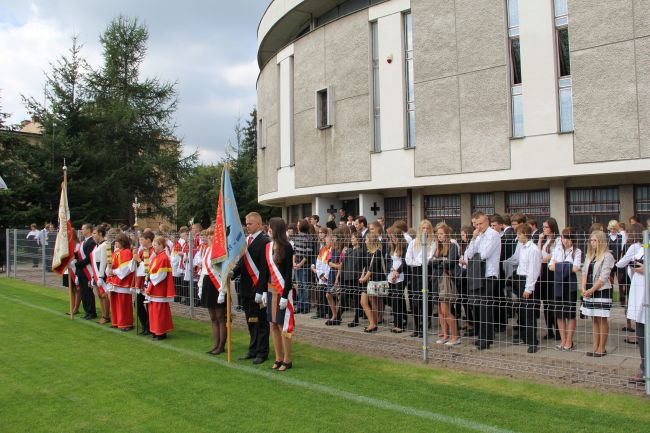 Eucharystia i poświęcenie boiska u Salezjanów w Rumi