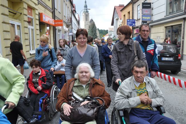 Limanowa. Wręczenie "Cyrenejczyków"