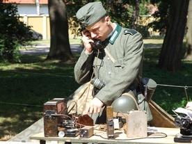 Żołnierz ze Stowarzyszenia Rekonstrukcji Historycznej Wrzesień 39