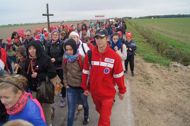 Pielgrzymka dzieci do Rostkowa