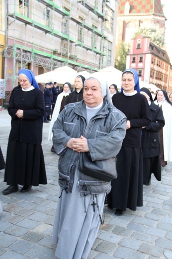 Procesja z relikwiami świętych Doroty i Stanisława