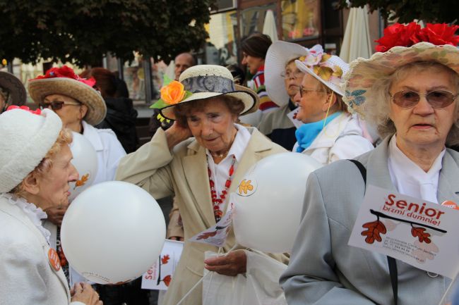 Marsz Kapeluszy rozpoczynający Dni Seniora we Wrocławiu