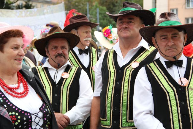 Marsz Kapeluszy rozpoczynający Dni Seniora we Wrocławiu