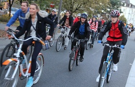 Raz w miesiącu rowerzyści opanowują stołeczne ulice