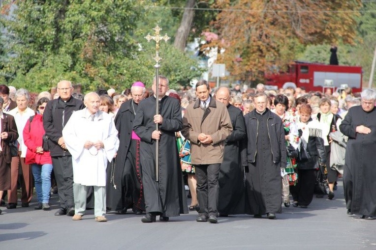 Pielgrzymów prowadził bp łowicki Andrzej F. Dziuba