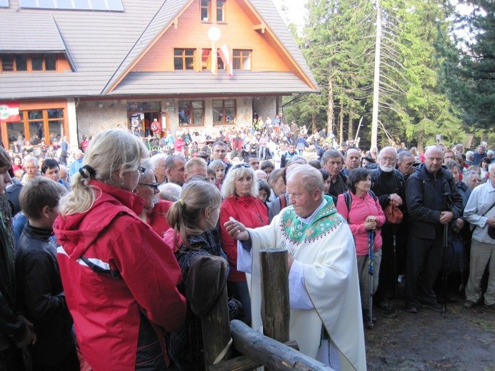 Modlitwa piechurów pod Babią Górą