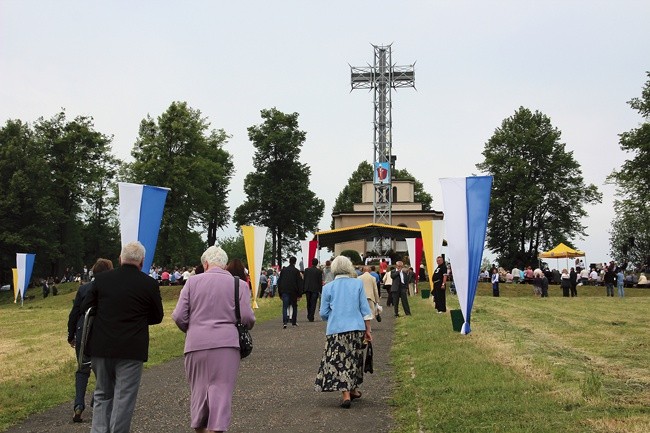  Wszyscy jesteśmy wezwani, by z wiarą stanąć pod krzyżem Chrystusa