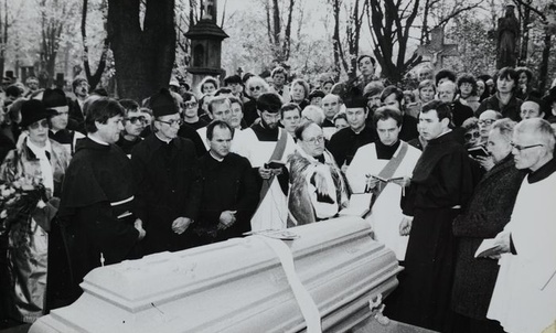  Pogrzeb o. Brunona Pawłowicza na Cmentarzu Powązkowskim w Warszawie.