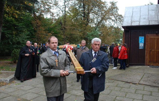 Krzyż pątniczy w Płocku Trzepowie