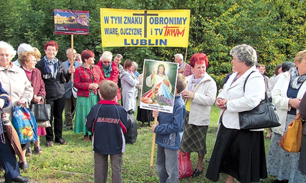 Skrzyżowanie  ul. Romera z ul. Diamentową objęli modlitwą ludzie z parafii Miłosierdzia Bożego