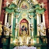 Jako pierwszy został odnowiony ołtarz główny z wizerunkiem Matki Bożej Krzeszowskiej 